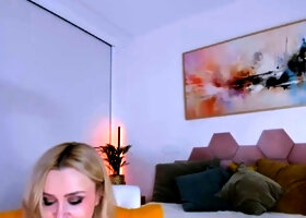 amateur girlfriend masturbating on webcam with her fingers
