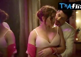 Leena Singh Sexy Scene  in Daddy Cool