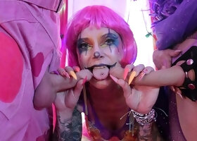 Jessie Rae harness takes the pink-wig clown