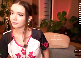 Bunny Marthy Teen Masturbation