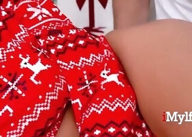 Big Tits MILF Kiki Klout Makes A Man's Wishes Cum True On Christmas