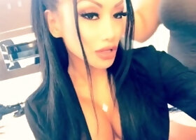 Amateur femdom babe sucks and fucks