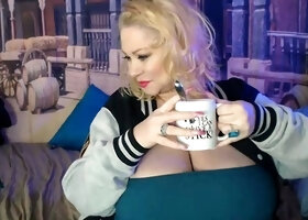 Fat BBW with big boobs masturbating and squirtin on cam